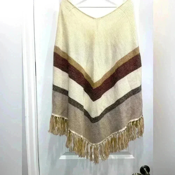 NWT Tularosa Amada women’s Poncho - Picture 3 of 3